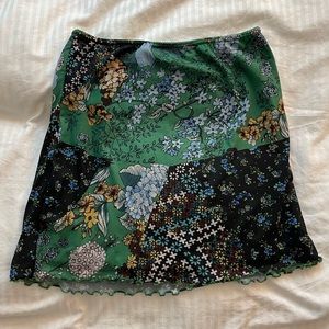 URBAN OUTFITTERS PRINTED MINI SKIRT